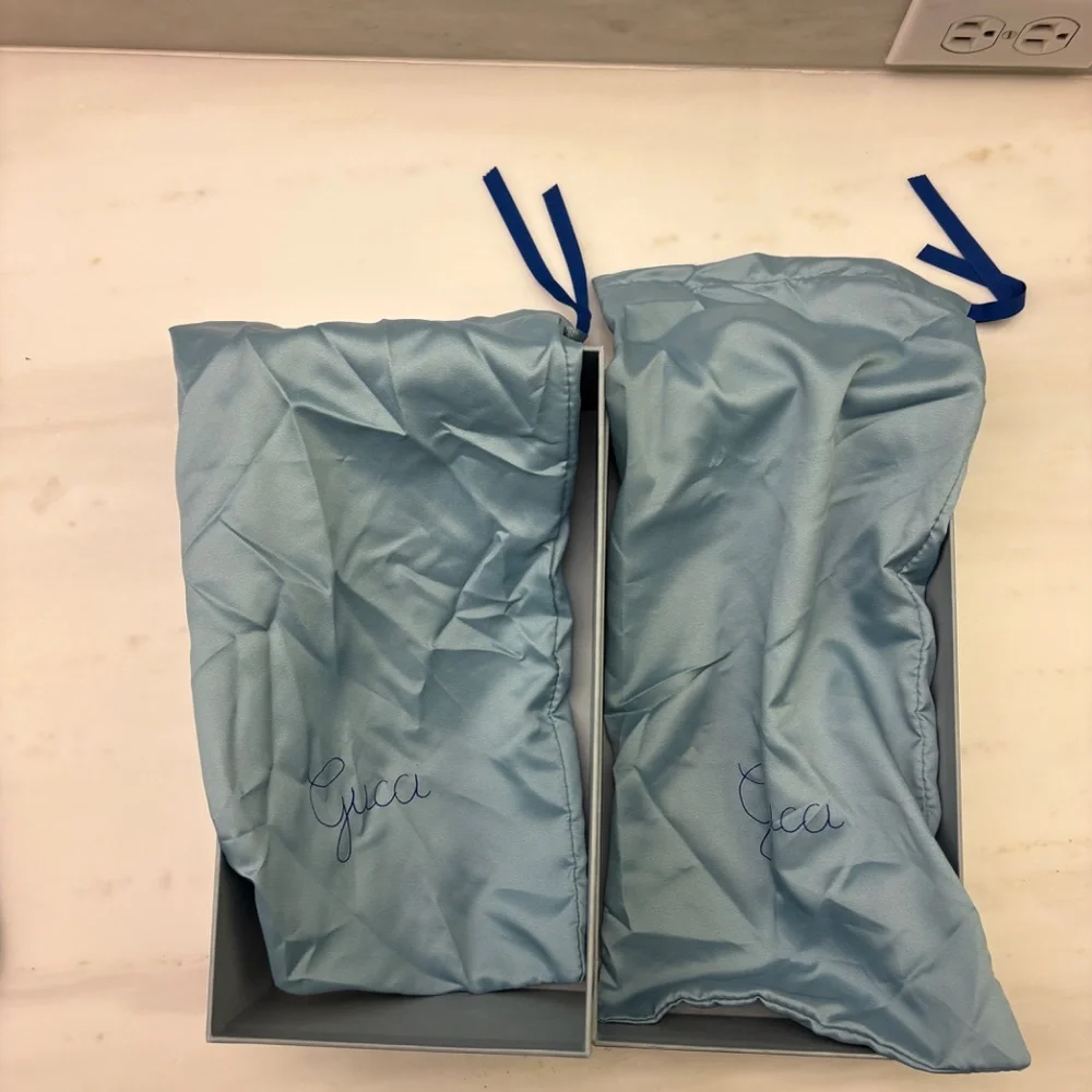 Gucci Slides - Barely Worn - Picture 4 of 8